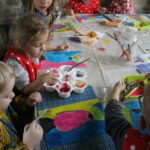 photo d'un atelier peinture avec des enfants